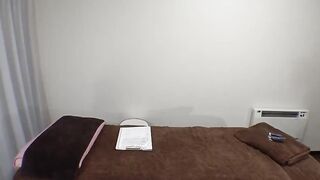 FC2PPV 4613493 美乳美女！すぐ脱がせずにチラリズム的エロマッサージしてたらエロ過ぎてＳＰで中出 jav