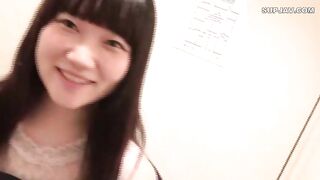 FC2PPV 4608162 【無・個撮】先着限定割780pt・友人のヤリチン君に小柄な童顔美女をNTR撮影！ガチイキしまくり jav