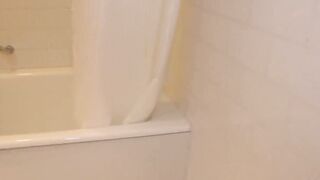 FC2PPV 876643 【2次元体型】19歳♥小柄Li美巨乳　生ハメ完堕ち彼氏号泣ｗ「おちんちん洗ってあげる♥」 jav