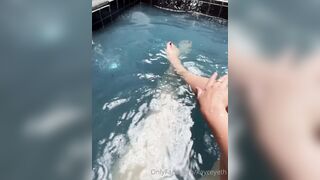 Hot and Wet Singapore Girl Asian Leak