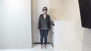 FC2PPV 889480 【半額　５００円】現役Ｊリーガーの美乳妻ペット　蛍光色ビキニで生中出し　「貴方、ごめんなさい。お尻の穴も舐めちゃうわよ」 jav