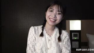 FC2PPV 4671867 【ぱ.3日限定】合法143cmボディが純粋高感度で僕は大興奮！小柄おまんこに激ピストン連続中出ししたらめっちゃ出た jav