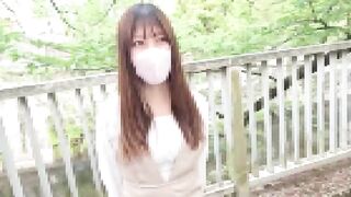 FC2PPV 4674470 超イイ女！！超絶美形の美容師が完全顔出しで、完全初撮影！！！２１才の超イイ女の美容師を野外露出で１m横歩行者 jav 1