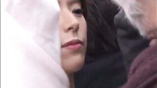 퇴근길 낮선 남자의 손이 내안으로 들어온다 jav