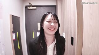 FC2PPV 4705696 【本日迄980pt！】【顔出し】笑顔最高！21歳奇跡のクールビューティー系美乳ド淫乱塾講師！腰をくねらせ快楽をむさぼる姿の思わず中出 jav