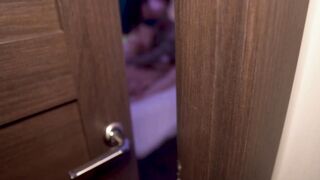 그녀의 작은보지에 너무큰 자지 쓰리썸 섹스