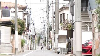 풍만한 가슴의 중년여성 리에 타치카와 털이 많은 보지