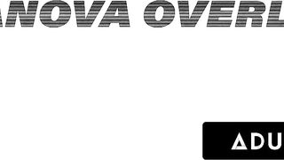 흥분한 중년 여성 무리에게 습격 당하는 남자