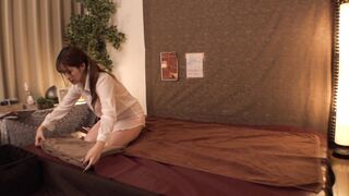 【再販】大人しい内向的なセラピスト かっこよすぎるお客様に豹変 こっそり勃起させたあと抵抗するお客様を強引に射精 膣内で精液を搾取 jav jvip