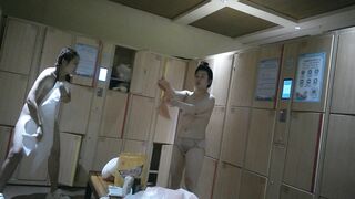 【独占オリジナル動画】ウォーターパーク美女たちの着替えと入浴 10V jav jvip ipcam (5)