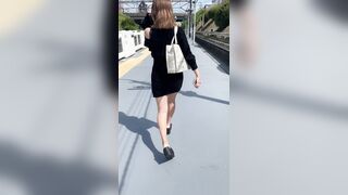 ニットワンピの朝帰りかわいいい推定JDちゃん、座っても立っても丸見え[4K動画][顔出し][ドアップあり] jav jvip ipcam