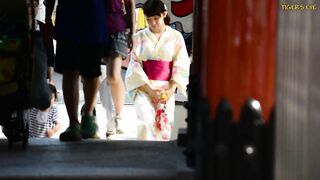 夏祭り浴衣パンチラお触り　浴衣美女のはだける裾から見えるパンチラ＆浴衣めくってパンツ触りまくり！！ Part1 jav jvip ipcam