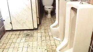 술 떡된녀 화장실 문 잠그고 간간 jav