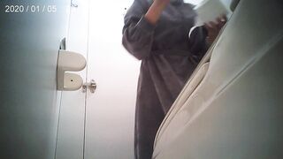 バスルームにいる最も美しい女子高生の二重レンズ前後ショット jav jvip ipcam (1)