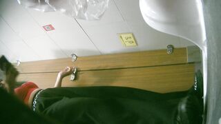 バスルームにいる最も美しい女子高生の二重レンズ前後ショット jav jvip ipcam (3)