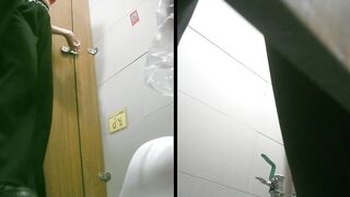 バスルームにいる最も美しい女子高生の二重レンズ前後ショット jav jvip ipcam (5)