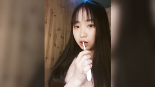 【露出オナニー】韓国の対照的な小さなロリータがネットユーザーを誘惑するために屋外でオナニー jav jvip (3)