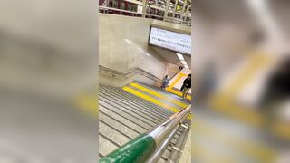 JD盗撮日記17 初登場！！関西で発見！！ムチムチの激カワミニスカデニムJDを電車内で盗撮【完全主観23分超撮影・前編】 ipcam