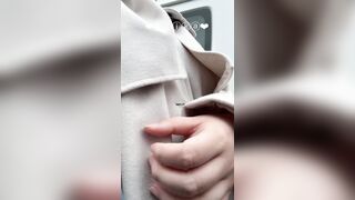 【19歳Gカップえりかの自撮り】☆彡全裸コートでおっぱいチラ見せしながら歩いて、そのままお店のトイレに入って扉開けたりしてオナニーし jav jvip