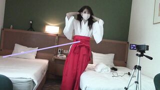 FC2PPV 1648598 【本物素人】美沙ちゃんに巫女服を着せてみたら、清純さがアップしたけど、エロい腰使いは相変わらずでした jav