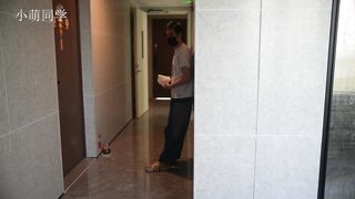 JK美女回家时突然被猥琐男捂晕后勒死换上白丝袜摆玩身体[某房原版] jav jvip