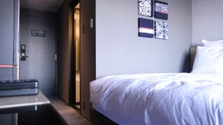 束縛の強い彼氏がいる経験人数2人のかわいい女の子が遊びにきてくれました jav jvip