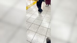 JK盗撮日記185　ソロでは久しぶりの登場！！あ○ちゃん風激カワ童顔ロリJKを電車内とトイレ内で盗撮【※完全主観30分超撮影】 jav jvip