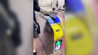 JK盗撮日記178 噂の地下アイドルが再び登場！！目力抜群のアニメキャラのような青髪美人JKを電車内で盗撮【完全主観31分超撮影 jav jvip