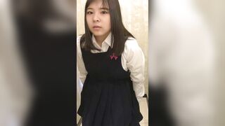 デパートのトイレでこっそりオナニーしちゃうJK169　発育の良すぎる美巨乳の垢ぬけない女子 jav jvip