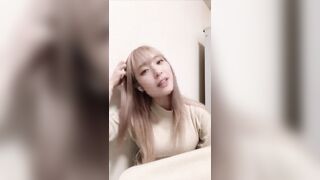 美白で激カワEカップ♡ 配信界の人気者 令和ギャル19歳 「あぁ、、イグッイグッ、、」痙攣しながら昇天♪ jav jvip (1)