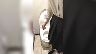 デパートのトイレでこっそりオナニーしちゃうJK166　スタイル抜群の巨乳JKがクリで痙攣イキ jav jvip