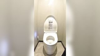 デパートのトイレでこっそりオナニーしちゃうJK165　垢ぬけてない純朴J〇がエッチな声を漏らしながらクリイキ jav jvip
