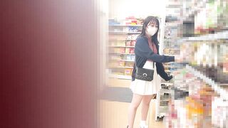 グループ同業者。交互に逆さ撮りを繰り返す撮り師vsハート刺繍の純白パンティ女子大生♡【禁断の逆さ撮り】Vol.68 ipcam