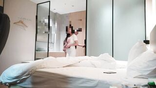 10月には、一流学者を装ったタトゥーを入れた男の姿がインターネット上に流出した。男は銭湯とホテルで売春婦を誘う様子を隠し撮りしていた jav jvip (1)