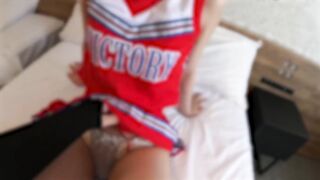 FC2PPV 4789442 【初ごっくん】チアガール姿のみおちゃんがポニーテールを揺らしながらつるつるま○こに生挿入されちゃってます♡最後はごっくんで jav