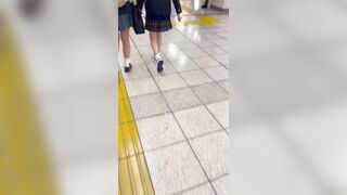 JK盗撮日記170 コンビとしては初！！今年も比べて見ました！！あなたは赤派？青派？激カワ美脚JK達を電車内で盗撮【※27分超 jav jvip