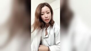 Ｓ級美人女子Ｍ字接写＆起立下からモジャ陰毛くぱぁ丸見え！ jav jvip