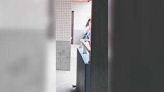 【合計収録時間30分超】神JK。毎朝エレベーターで盗撮してる青制服女子に手を引っ張られて jav jvip