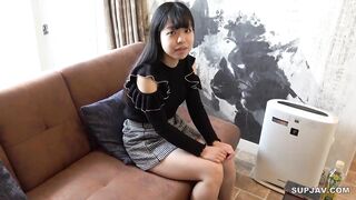 FC2PPV 4792536 本日迄！初回限定セール【本編顔出し無修正】芋好き必見！下の毛無処理の専門生。緊急・訳ありのためおっさん精液を2連続生膣で受け止めることに jav