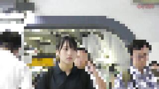 《カウントダウン特価》【電車チカン】★ドクターXを目指す紺ポロ制服のポニテ美少女に外出し＆中出し2連発★300人チカンまで3人 jav jvip