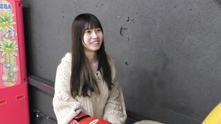 本当に着飾らない素朴な彼女、外に出してと懇願してきたので思いっきり〇出し jav jvip