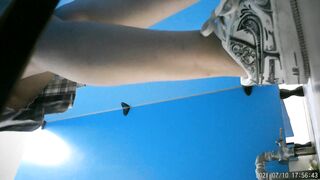 【トイレショット】お姉さんの陰唇がすごく伸びるオリジナル高画質トイレショット 23V【とある部屋のオリジナル版】 ipcam (3)