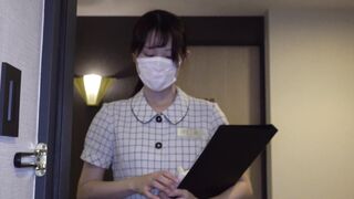 【ホテルウーマン】何度も見せちゃう可愛過ぎるホテルスタッフ、荷物の手続きに手こずり怒涛のパンチラ＆胸チラ jav jvip