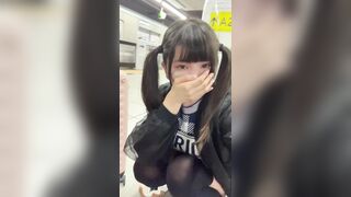 超超ミニギャル系ワンピでぱんちらしながら電車待ち♡ jav jvip ipcam