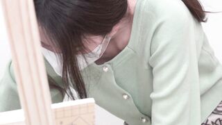 ［お絵描き教室胸チラ②］セレブ系美人主婦の前屈み浮きブラ乳首の造形美！ jav jvip ipcam