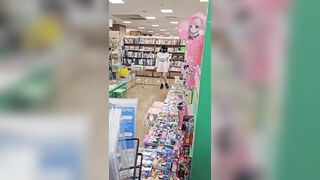 【再販】爆乳すぎる若い女の子が本屋で立ち読みしているので乳とパンツの観察してみた。 jav jvip ipcam