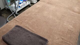 無料モニターアロマテラピー。有名バレーボール校に通う色白細身で大きな双子を持つモニターさんの施術風景をリアル盗撮 jav jvip