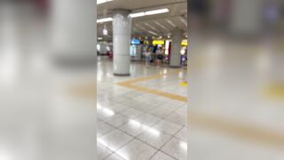 JD盗撮日記21 あの超仲良し二人組が私服で登場！ペアルックミニスカデニムJDを電車内とトイレ内で盗撮【※完全主観27分超撮影】 jav jvip ipcam