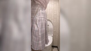 デパートのトイレでこっそりオナニーしちゃうJK157 ガチアイドルっぽいツインテール美少女が激しい痙攣イキ jav jvip