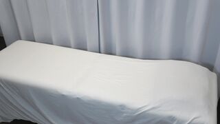 変態医師だと不信感を抱いているギャルJK患者の心電図検査。結局彼女は納得いかないまま乳輪薄ピンク美巨乳を披露させ続けられました jav jvip